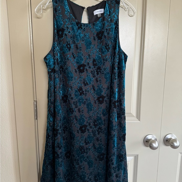 Calvin Klein Velvet Burnout Sleeveless Dress Sz 12 very good like new condition - Picture 3 of 4